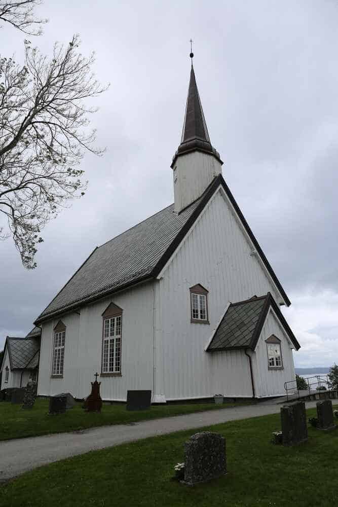 Leksvik kirke